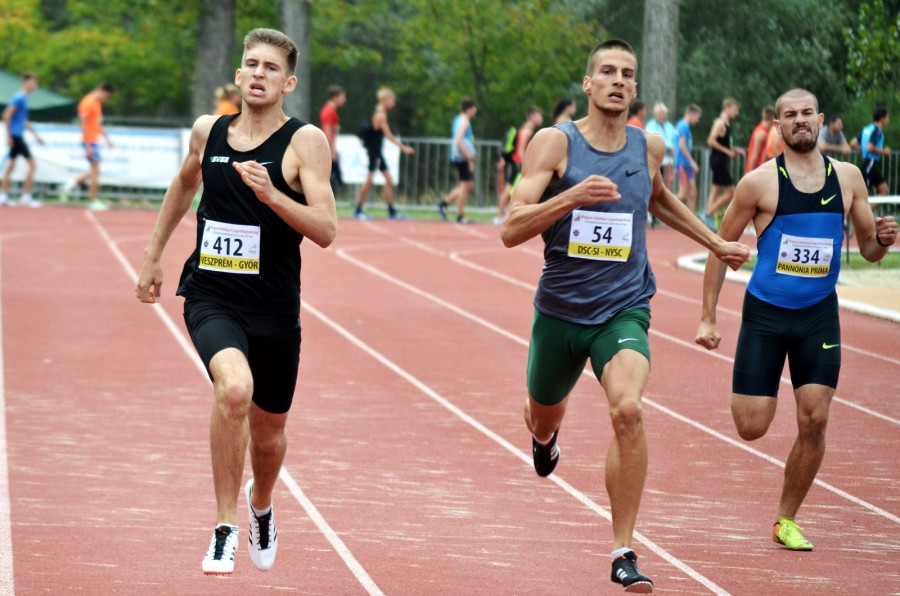 Molnár Attila (balra) ifiként nyerte a felnőttek versenyét - Fotó: SVSE / Stupián Anikó