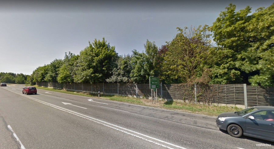 A legtöbb hasonló útszakasz mellé építettek zajvédőt és növényzetet Veszprémben