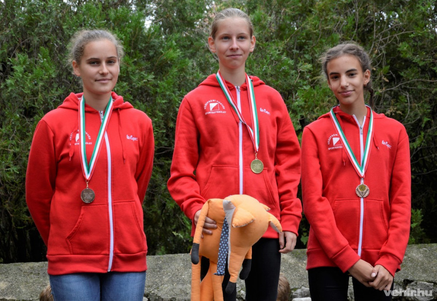Tarsoly Panka (2.), Szalontai Sára (1.) és Gaschler Emma (3.)