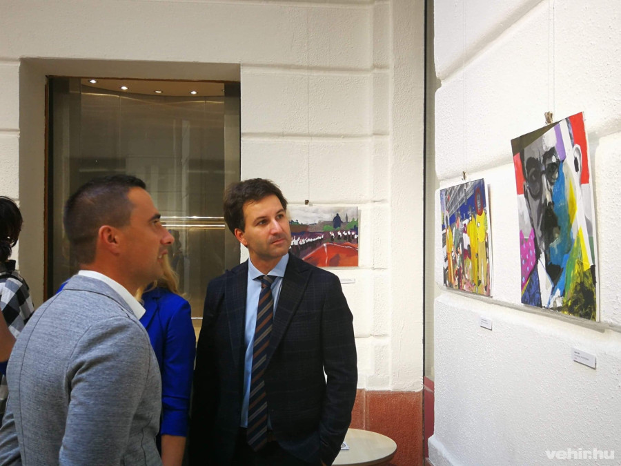 Ovádi Péter Veszprém országgyűlési képviselője és Dr. Janó Márk államtitkár a kiállításon