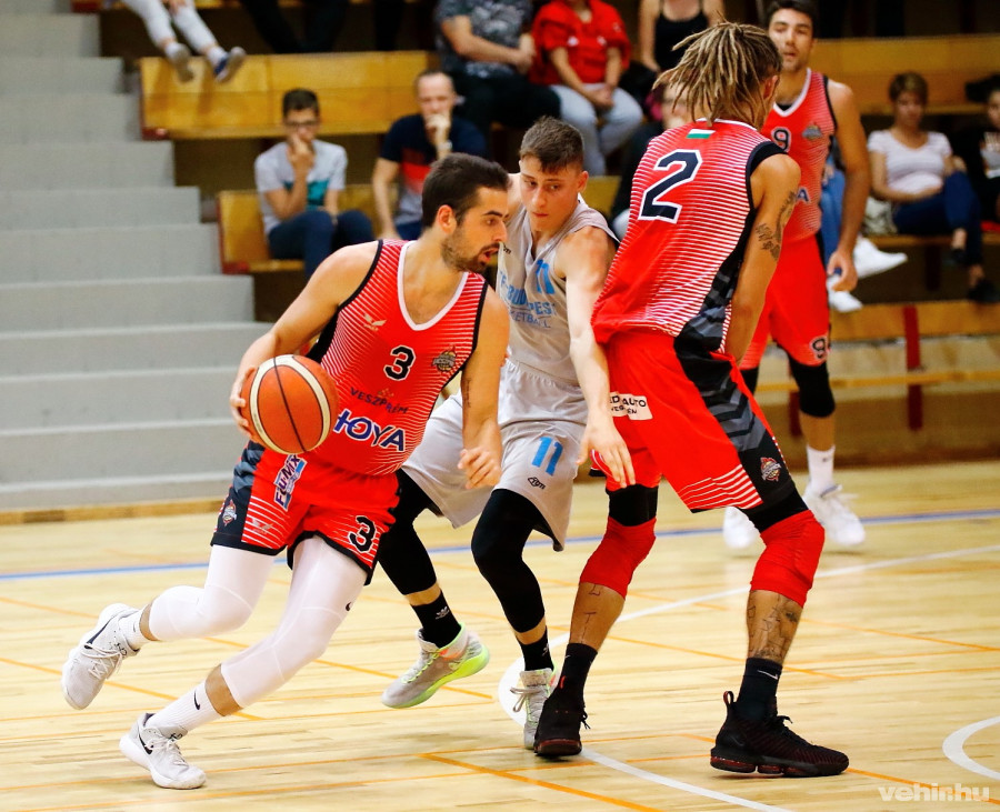 Füzi Róbert (3) a Hoya egyik új szerzeménye - Fotó: Szász Péter