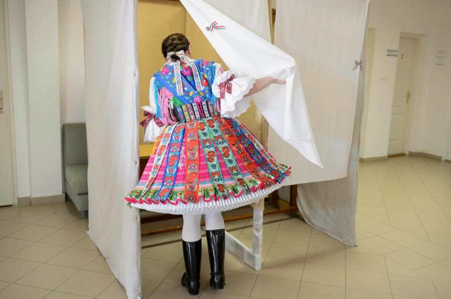 Nemzetiségi választó a szavazófülkében (MTI, archív)