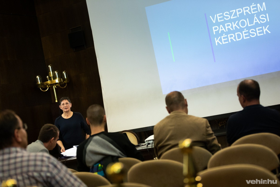 Brányi Mária a fórumon köszöntötte a megjelenteket