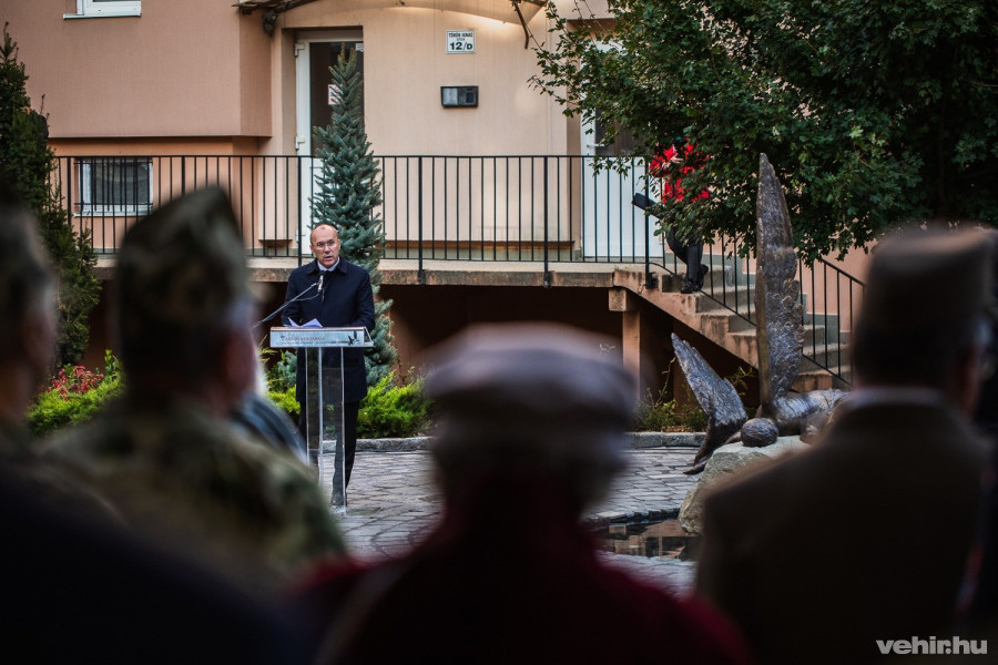 Porga Gyula polgármester mondott emlékezőbeszédet október 6. alkalmából