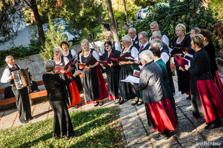 A megemlékezésen a Veszprémi Német Klub énekkara működött közre