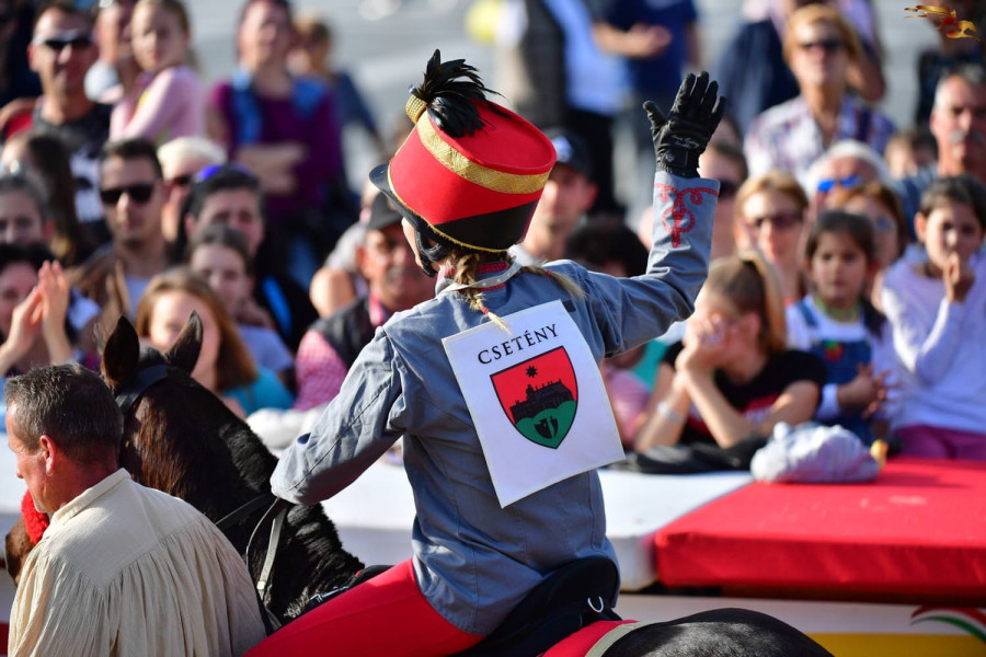 Vörös Tamara a Kishuszár Vágtán Nárcisz nevű póniájval