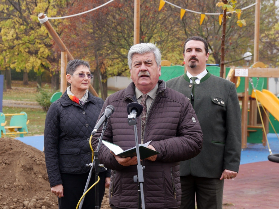 Középen: Farkas Sándor