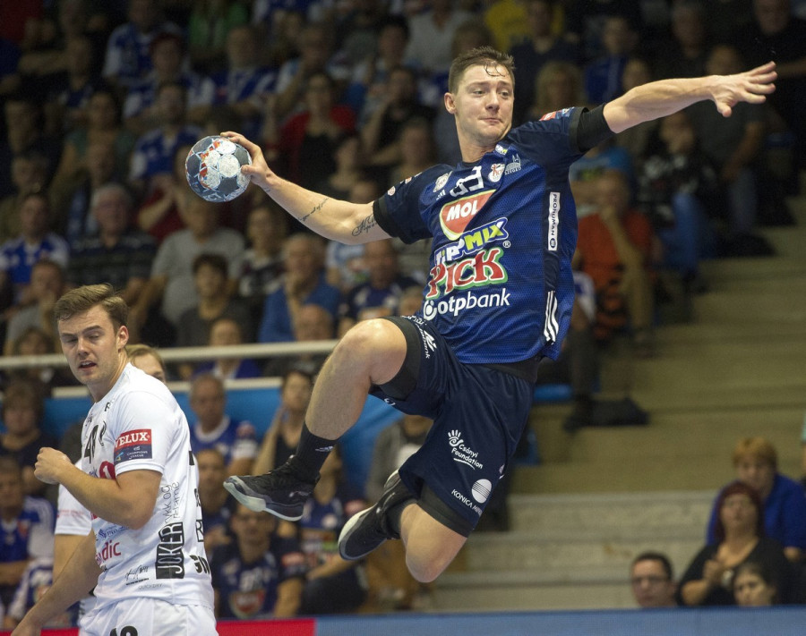 Dmitrij Zsitnyikov, a MOL-Pick Szeged (j) és Gudjonsson Sigvaldi Björn, a norvég Elverum játékosa a férfi kézilabda Bajnokok Ligája 7. fordulójában játszott mérkőzésen Szegeden 2019. november 10-én. MTI/Bús Csaba 