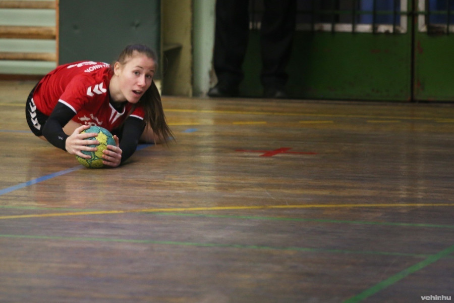 A szélső Lozsi Anna öt találattal vette ki a részét a győzelemből (archív fotó)