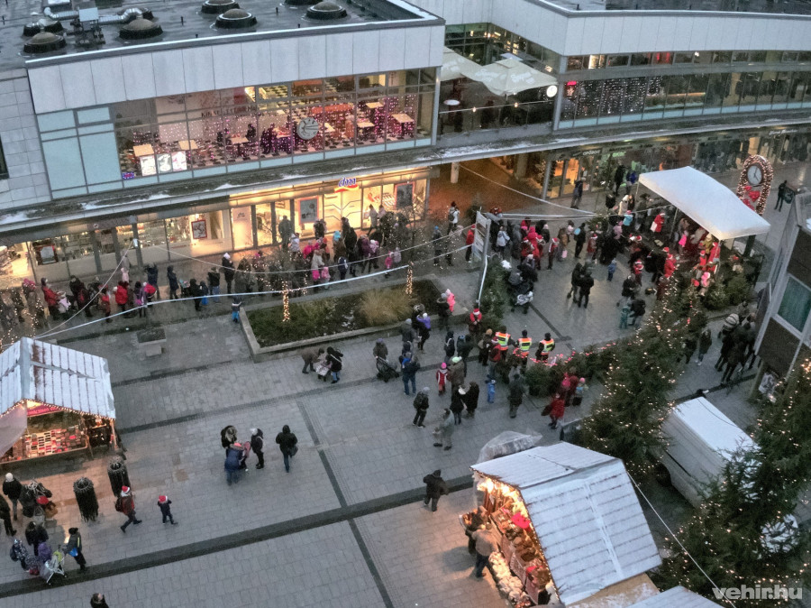 Sokan voltak kíváncsiak a Mikulásra