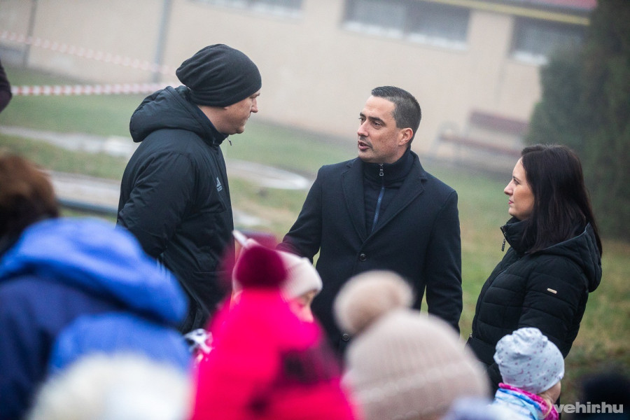 Marosvölgyi Tamás a kép bal oldalán