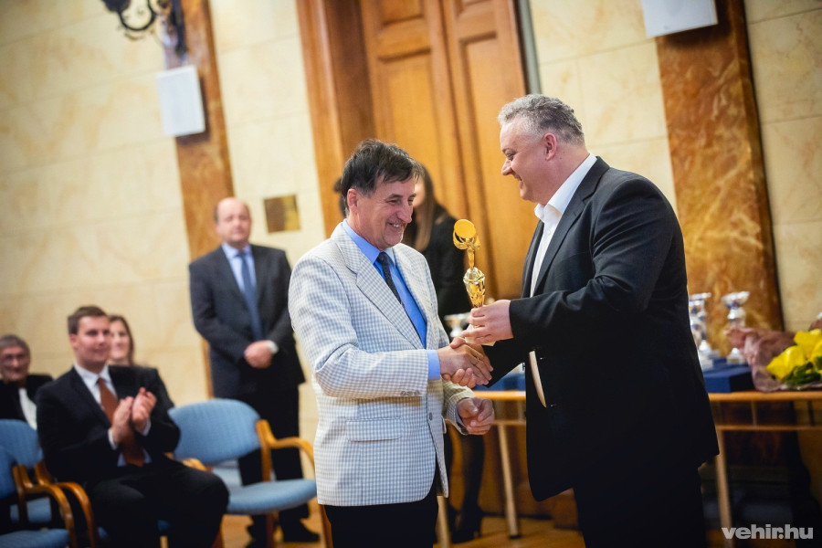 Koós Hutás László