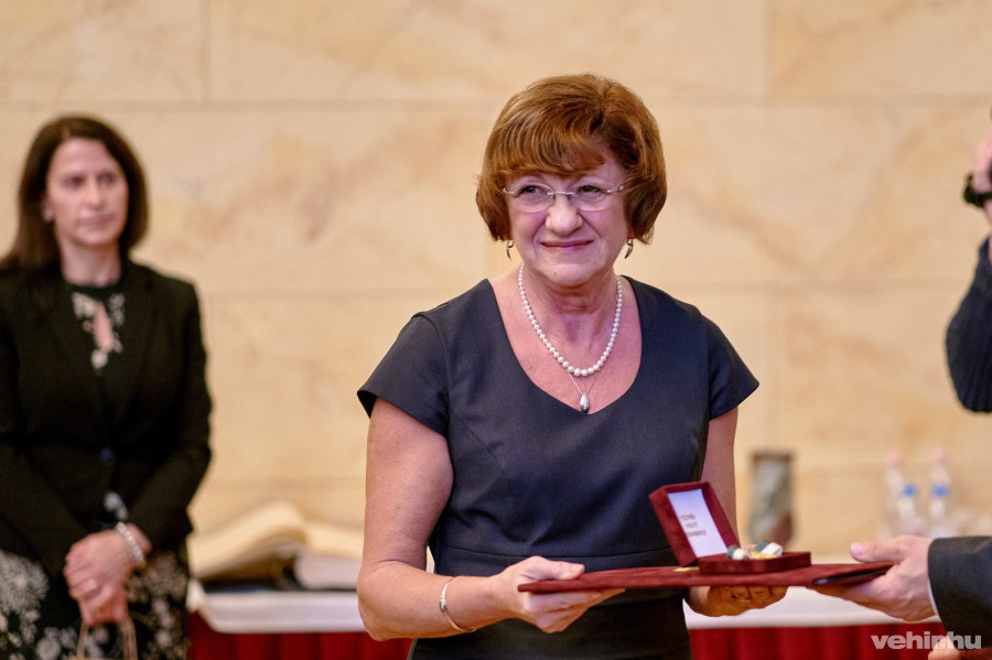 Szabó Éva kapta az idei Veszprém Megye Érdemrendje kitüntetést 