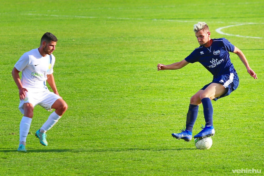 A kép jobb oldalán Kiliti Róbert