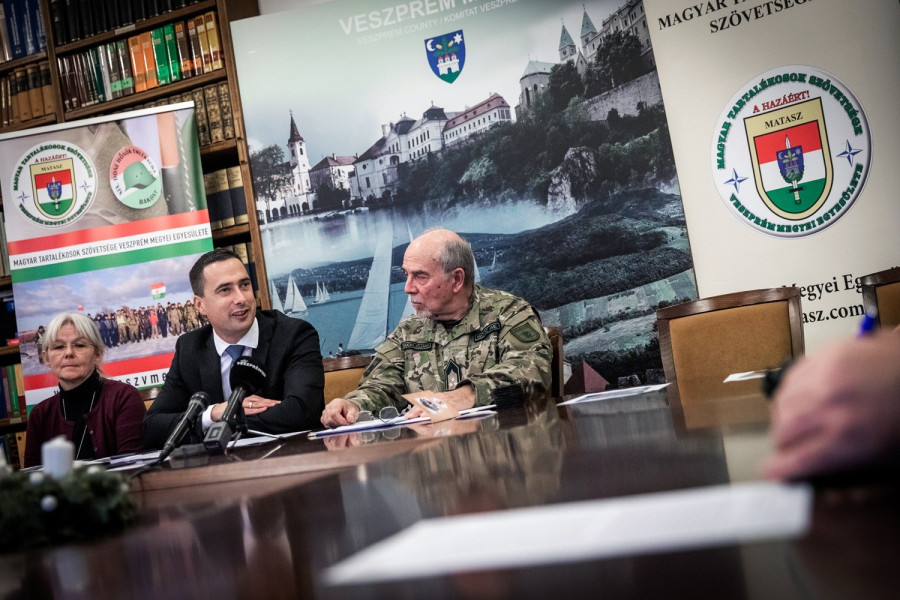 Ovádi Péter parlamenti képviselő fontosnak tartja, hogy választókerülete településein is megemlékeznek a hősökről