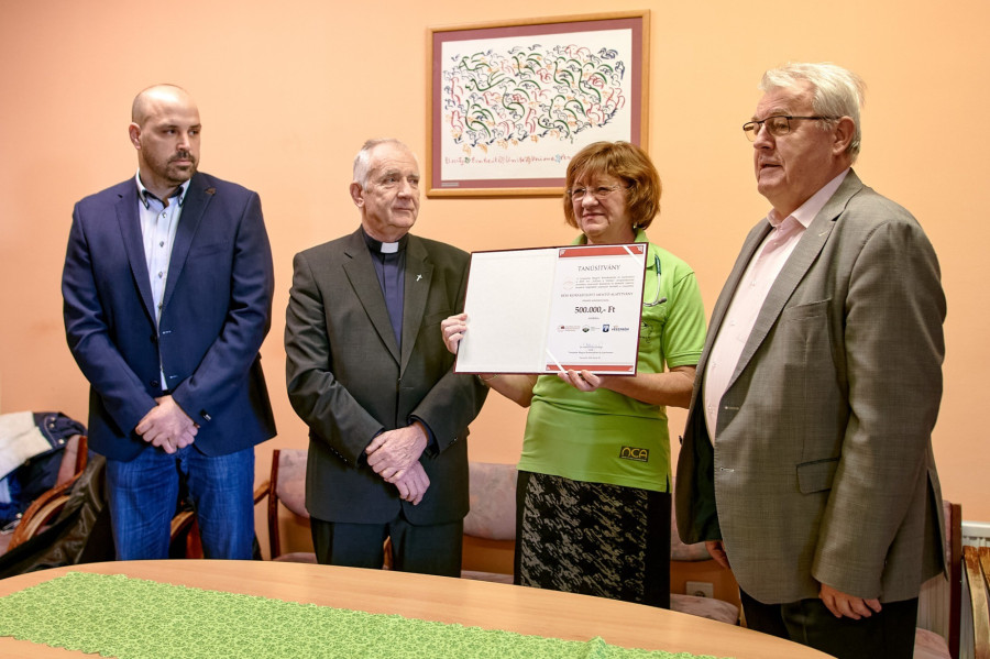 Sövényházi Balázs (NAK), Nagy Károly kanonok, dr. Szabó Éva és dr. Markovszky György (VMKIK)