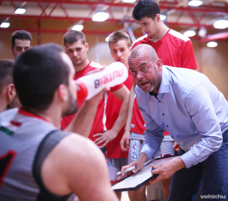 Lemondott Mérész Csaba, a HOYA-PE Veszprém vezetőedzője (archív fotó)
