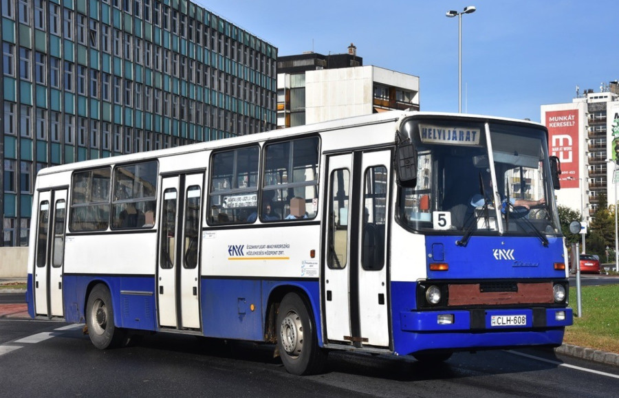 Alig több, mint egy éve még az ÉNYKK 30 évnél is idősebb járművei közlekedtek a veszprémi utakon (fotó: iho.hu, Bohus Dávid)