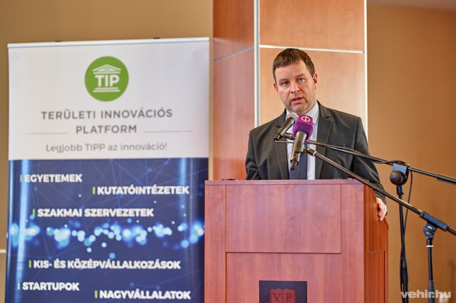 dr. Gelencsér András