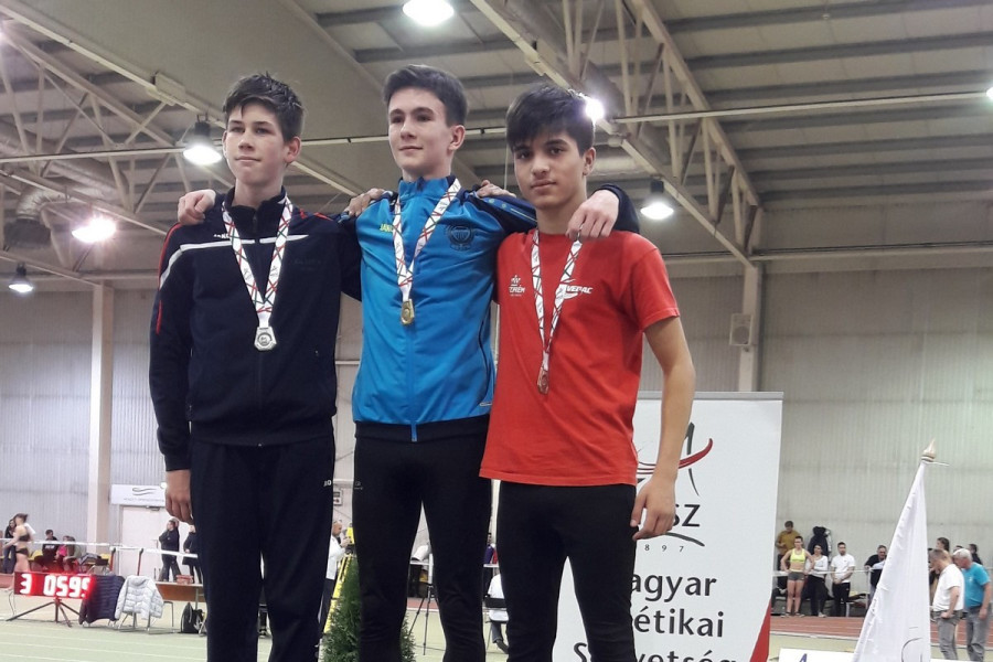 Balogh Attila a dobogó harmadik fokán - Fotó: VEDAC