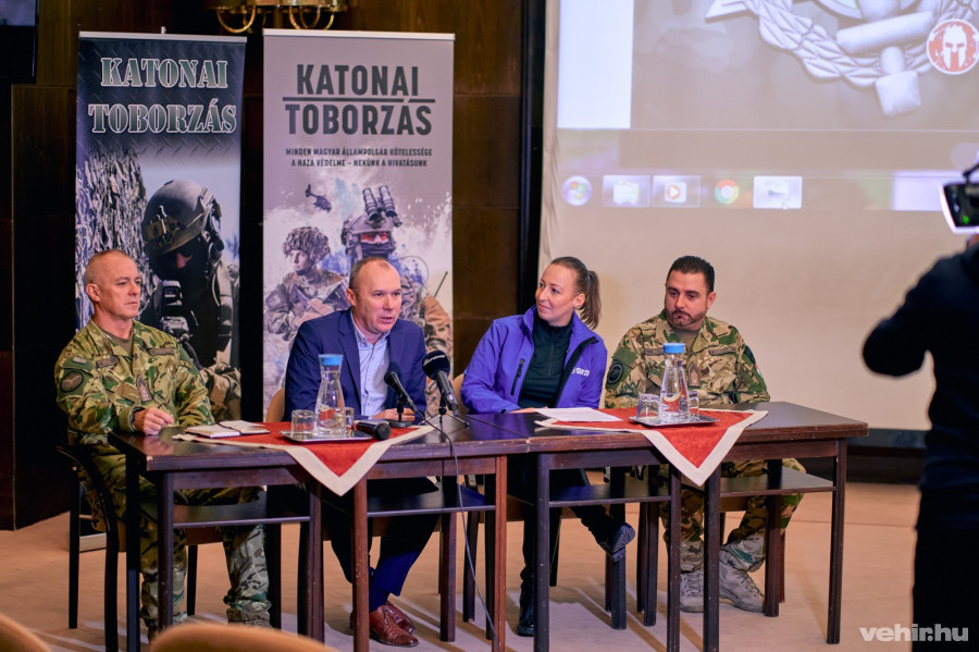 Zentai László, Porga Gyula, Sisak Zsófia, Soós Gyula (balról jobbra)