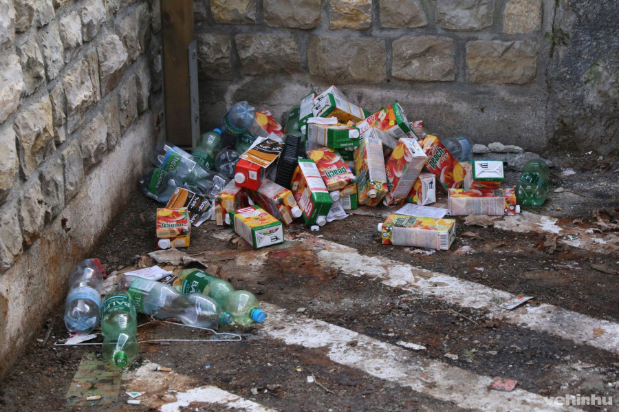 ...és így szerdán, pár nappal az elszállítás után