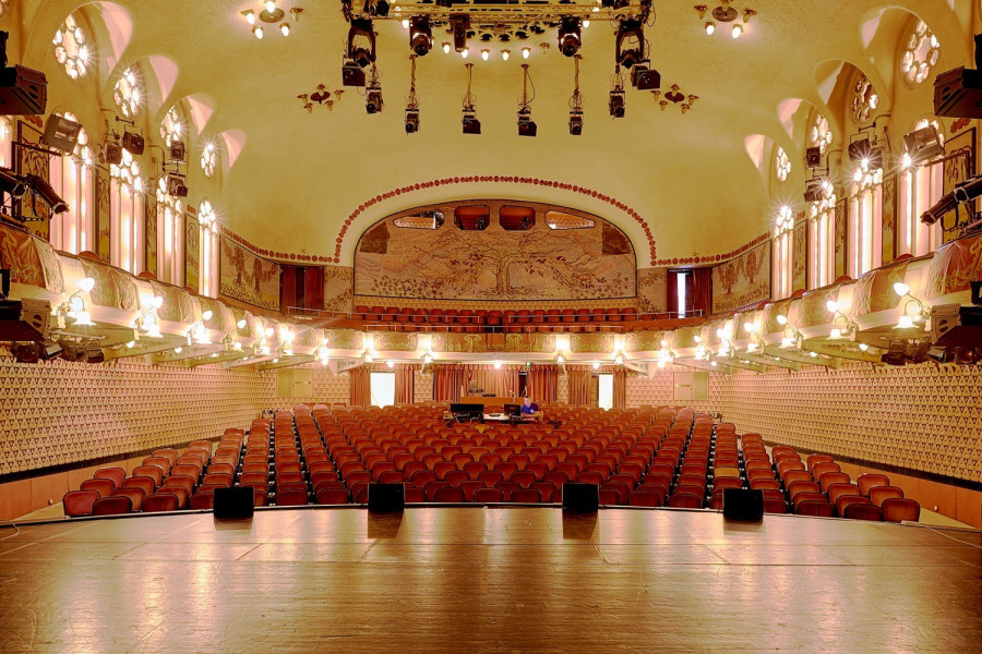 A színház rekonstrukciójának első látványos lépései is idénre várhatók