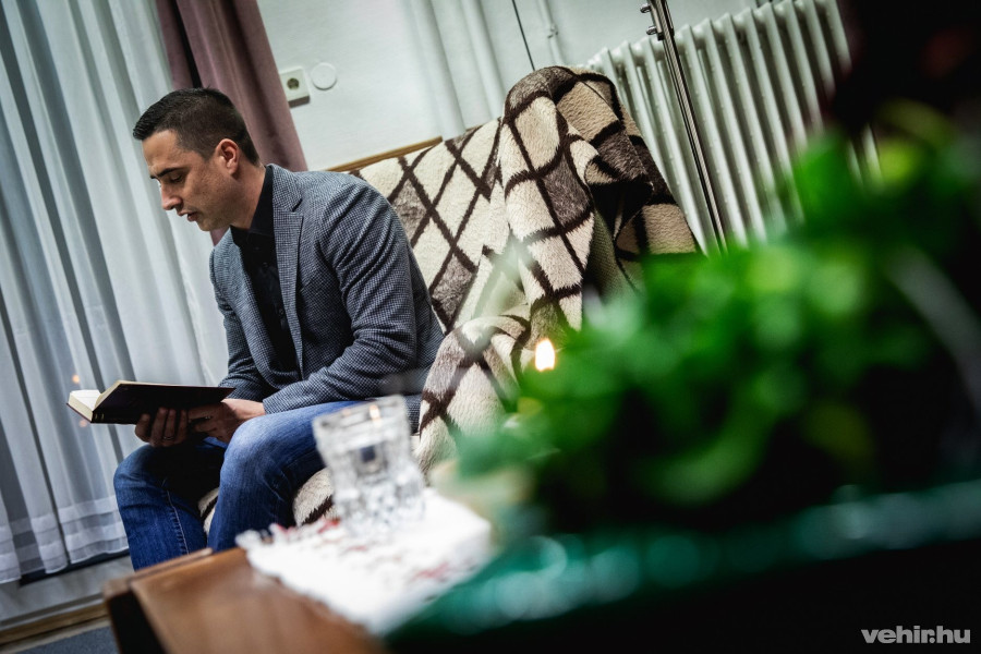 Ovádi Péter a felolvasóesten