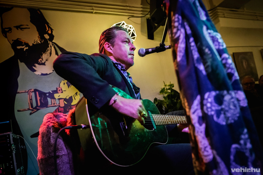 Ian Siegal a Papírkutya megnyitóján