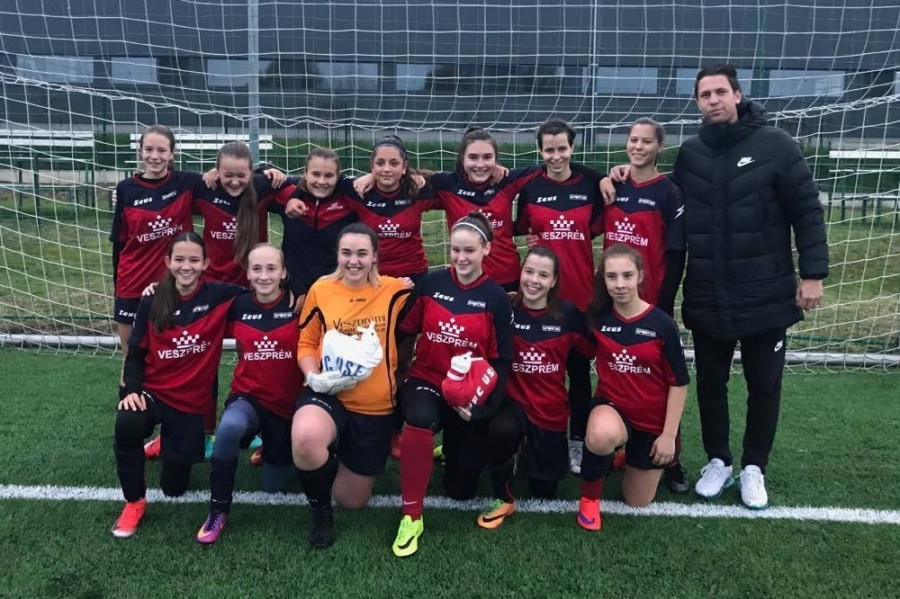 Az U16-os csapat az őszi szezont az élen zárta - Fotók: VFC USE