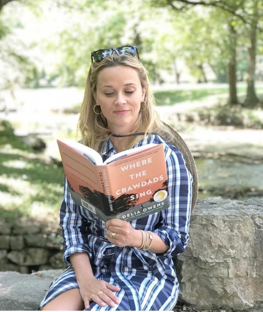 A regény Reese Witherspoon könyvklubjában is szerepelt, a színésznő-producer pedig filmet is tervez forgatni belőle