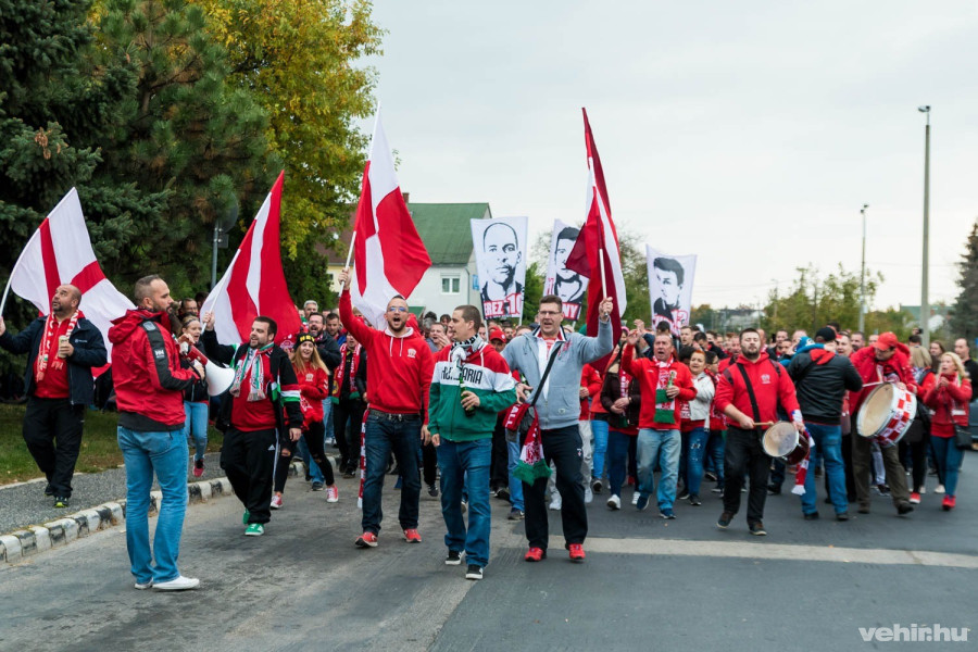 Szurkolói gyülekező a Szeged elleni csúcsrangadó előtt - Útban a Veszprém Aréna felé, 2018.10.21.