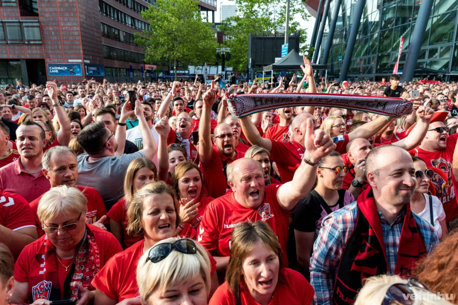 Építők, építők! - Köln (a Lanxess Arena előtt), 2019.05.31.