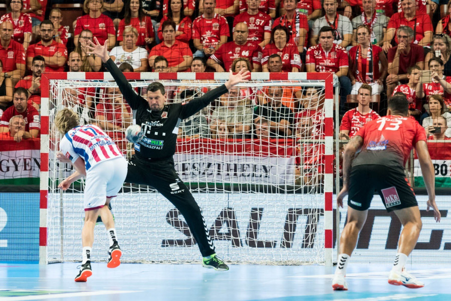 "Csak" a szokásos: Sterbik Árpád véd, itt éppen a Zaporizzsja elleni BL-találkozón - Veszprém Aréna, 2019.09.15.