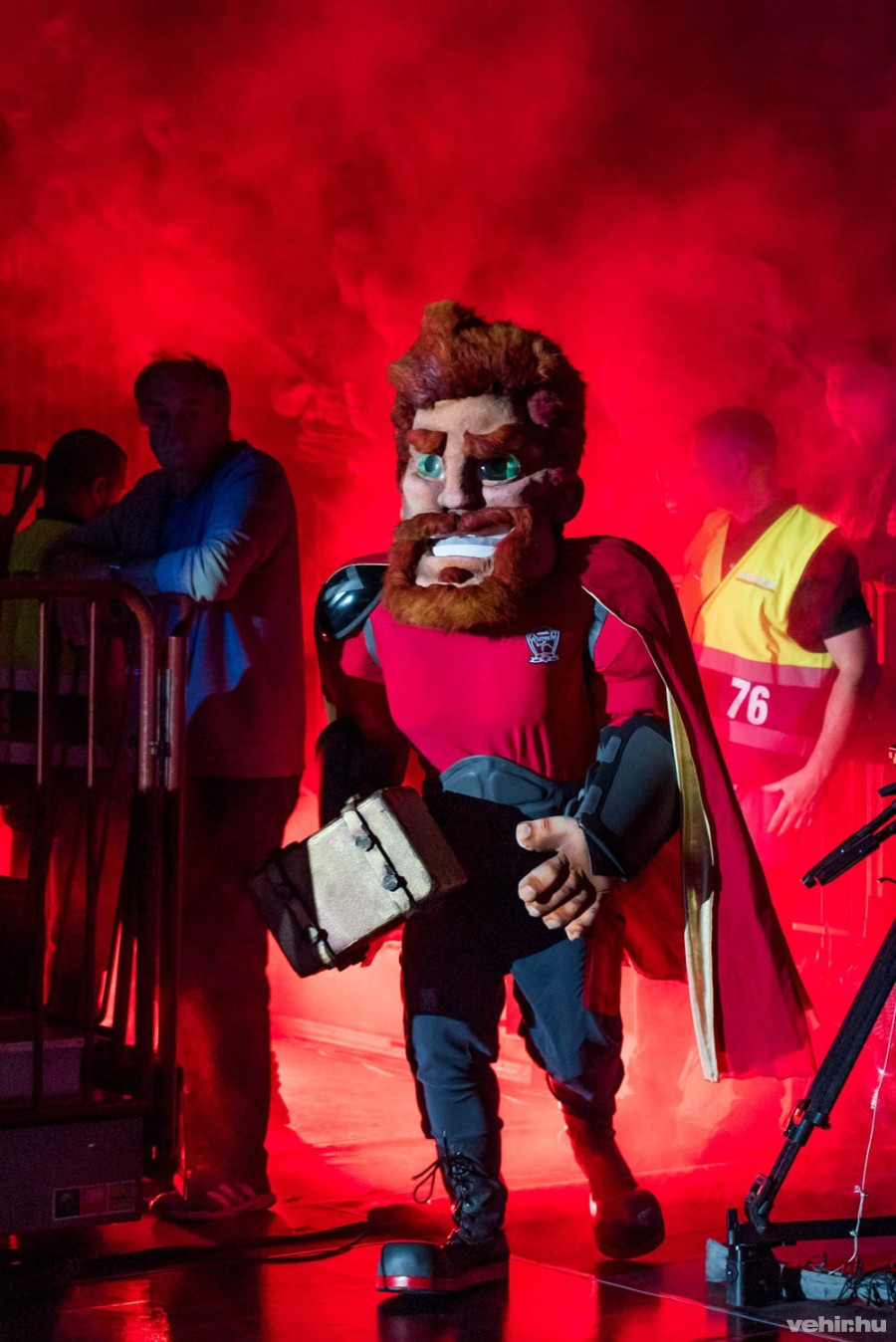 Bemutatkozott, majd el is búcsúzott a csapat új kabalafigurája - Veszprém Aréna, 2019.10.19.