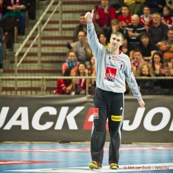 A mozdulat, amire mindig szívesen emlékszünk Veszprémben - Fotó: Melczer Zsolt