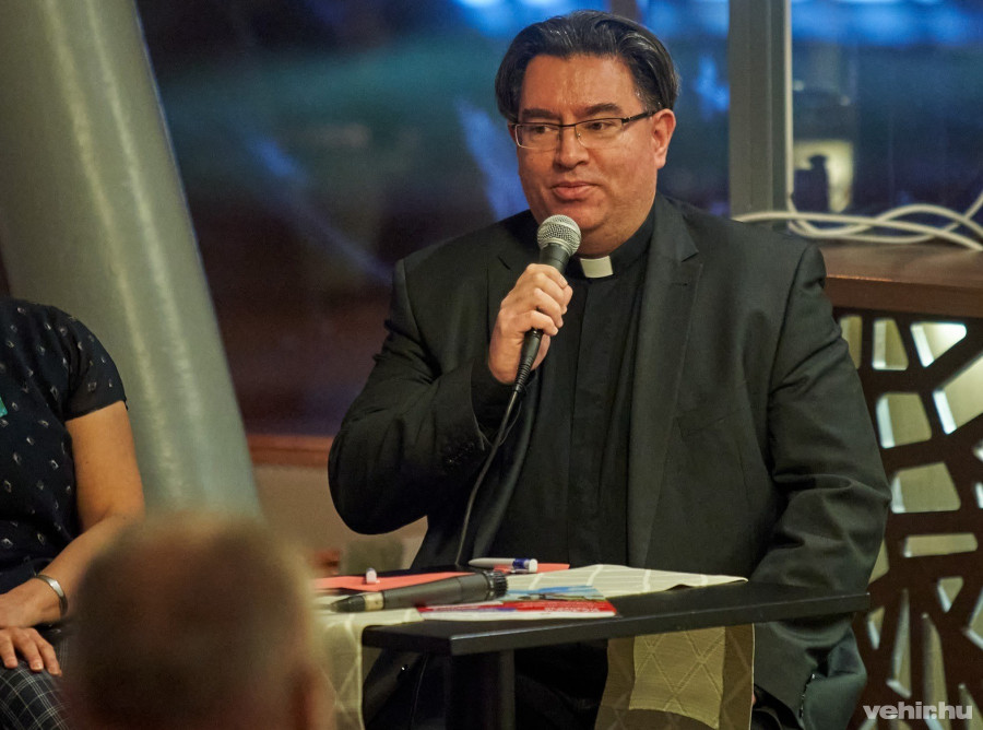 Takáts István atya egy korábbi előadásán