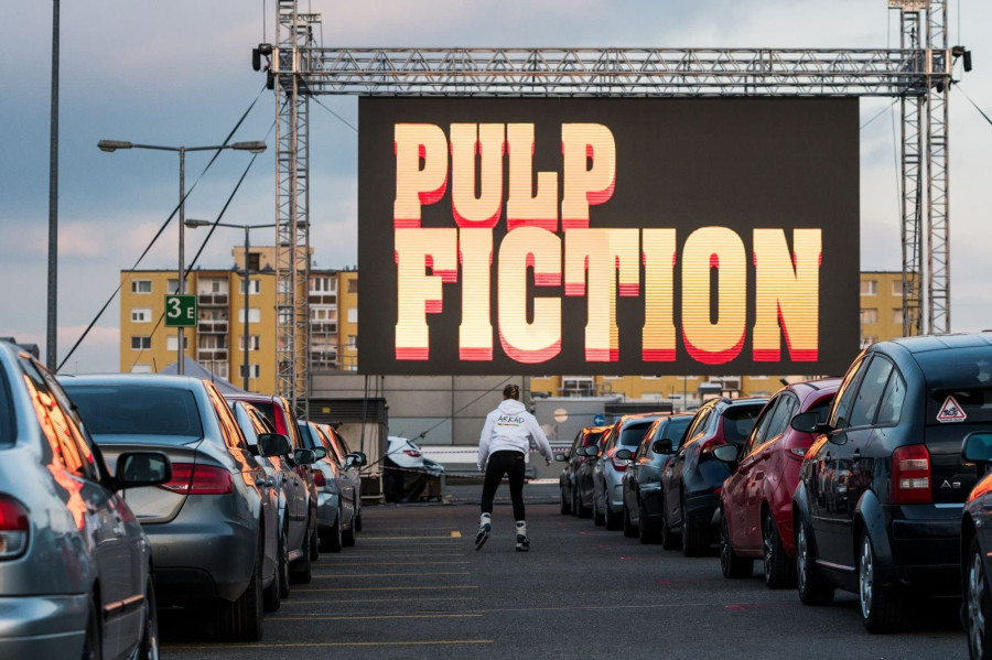 Autósmozi az Árkád tetején