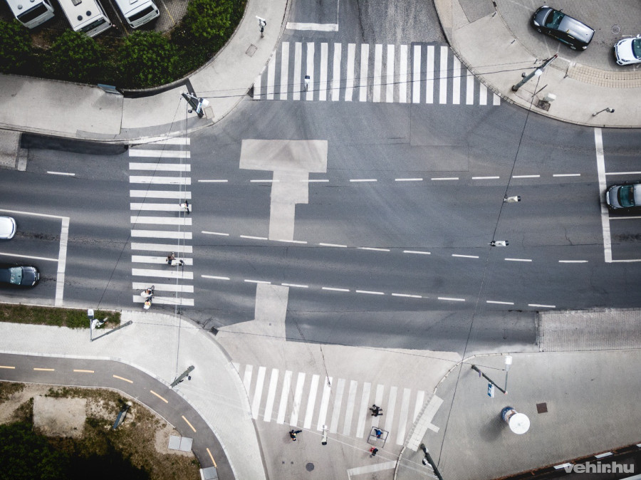 Az egyik legforgalmasabb gyalogos átkelő a buszpályaudvarnál