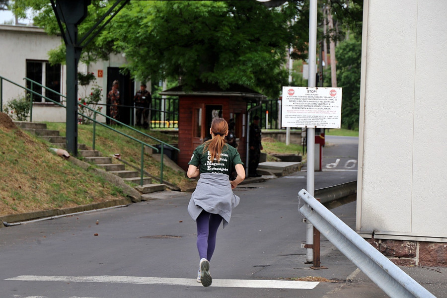 A veszprémi katonák a Jutasi úti laktanyáról indultak