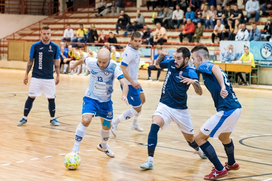 Rutai Balázs (a kép bal oldalán, a háttérben) a következő idénytől a Veszprémet erősíti (archív fotó)
