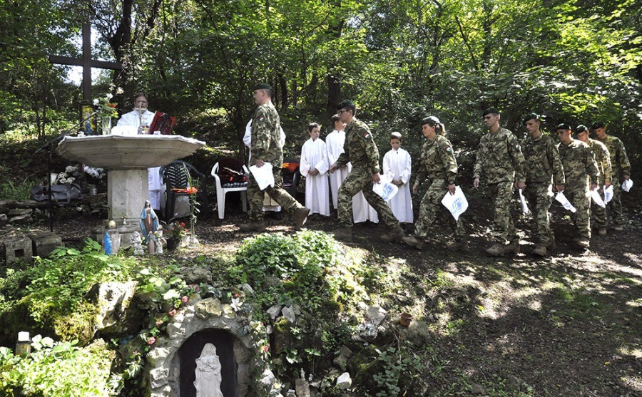 Ismét tartanak szentmiséket a forrásnál, mint egykor (fotó: honvedelem.hu Tóth László)