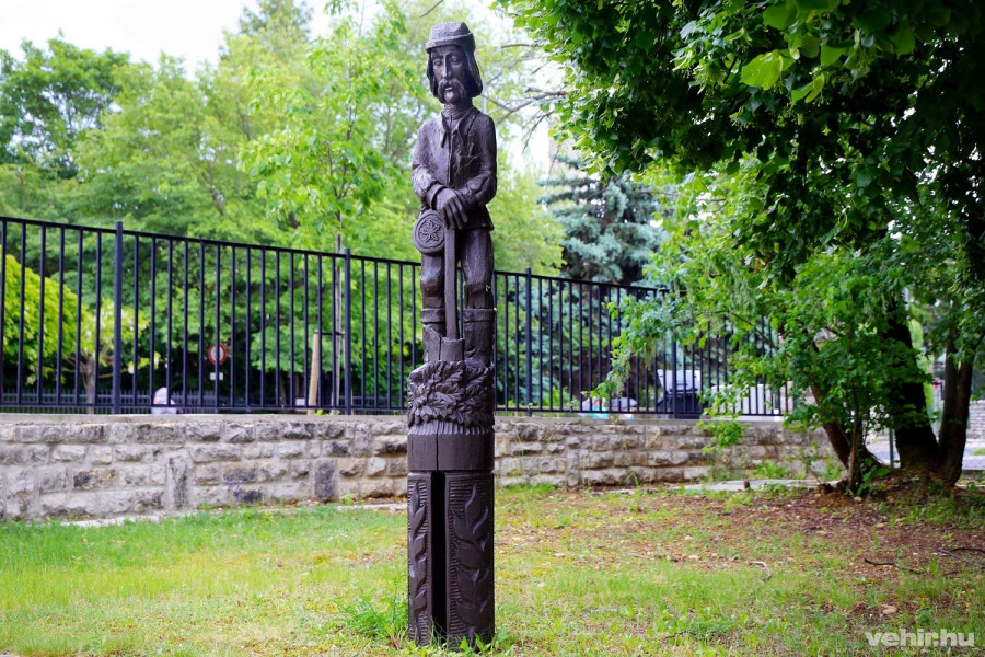 4. Erdélyi faragó: Favágó