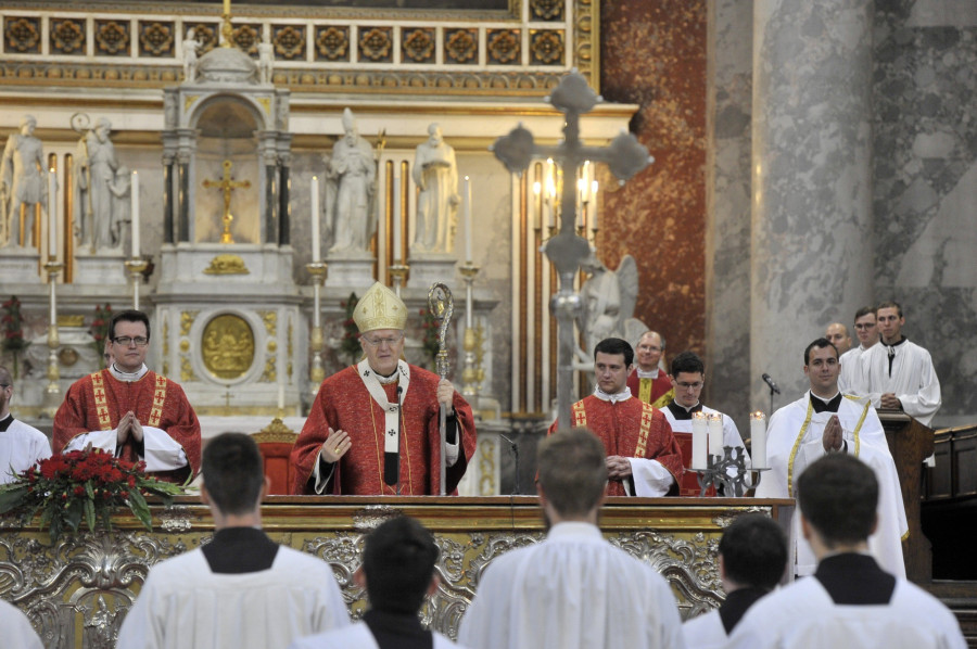 Erdő Péter bíboros az esztergomi bazilikában (fotó: MTI/Kovács Attila)
