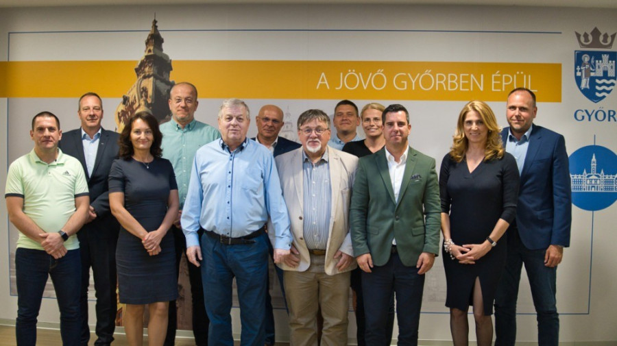 A klub elnöksége - Fotó: gyorietokc.hu