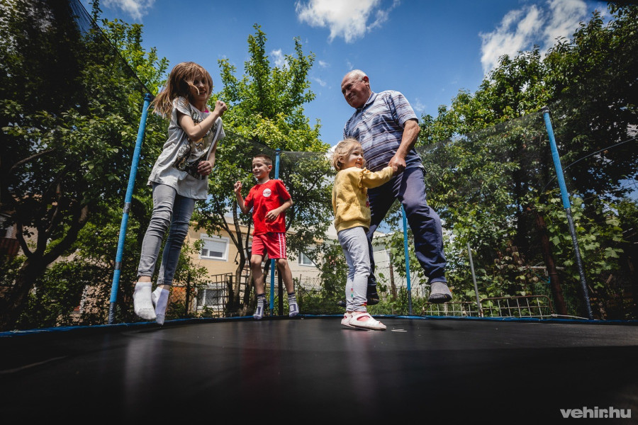 Szofi testvérei, Leila és Dominik is csatlakozott 