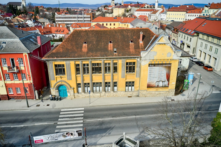 A régi zeneiskolával kezdődik majd a színház rekonstrukciója