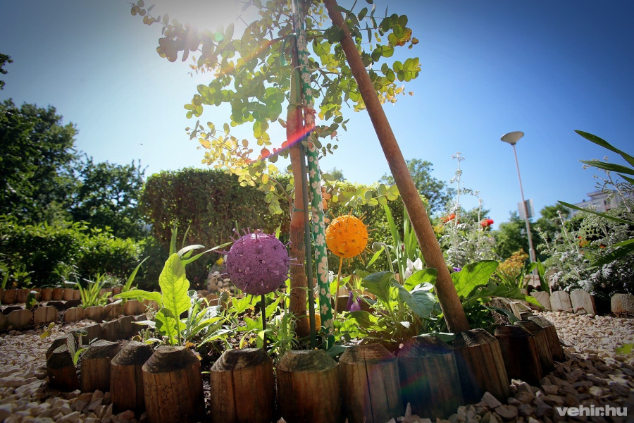 nikecellből alkotott szimbolikus vírusok