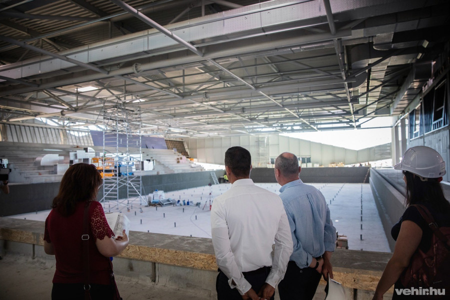 Az épülő 50 méteres, 10 sávos versenymedence