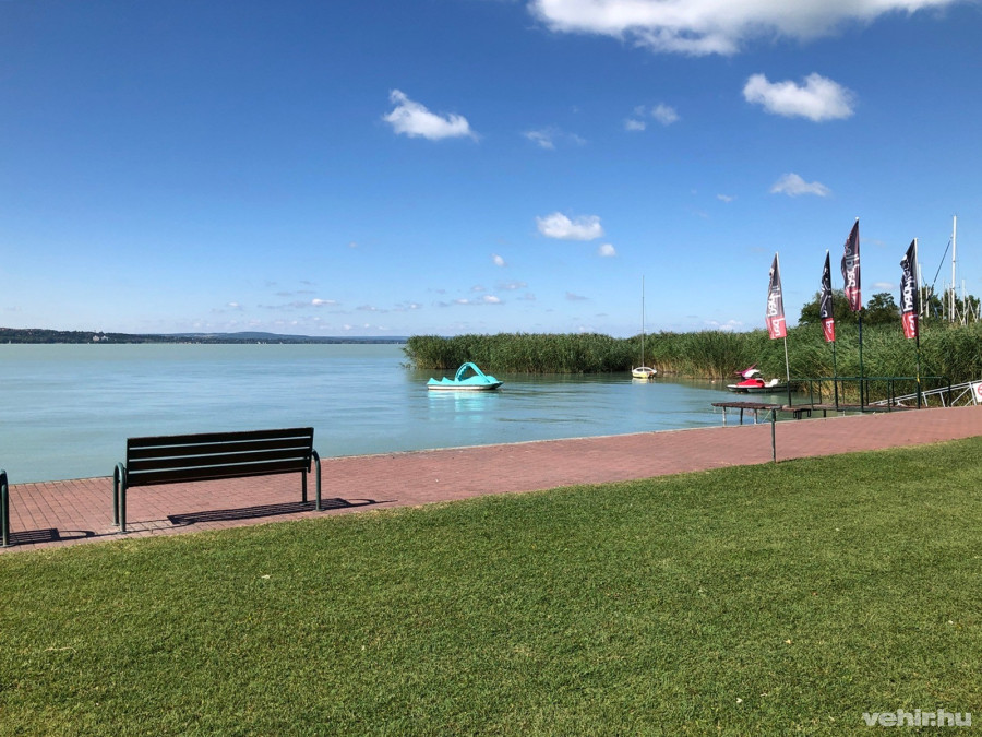 A tanfolyam helyszíne. A nádas és a fürdőzóna tiltott terület!